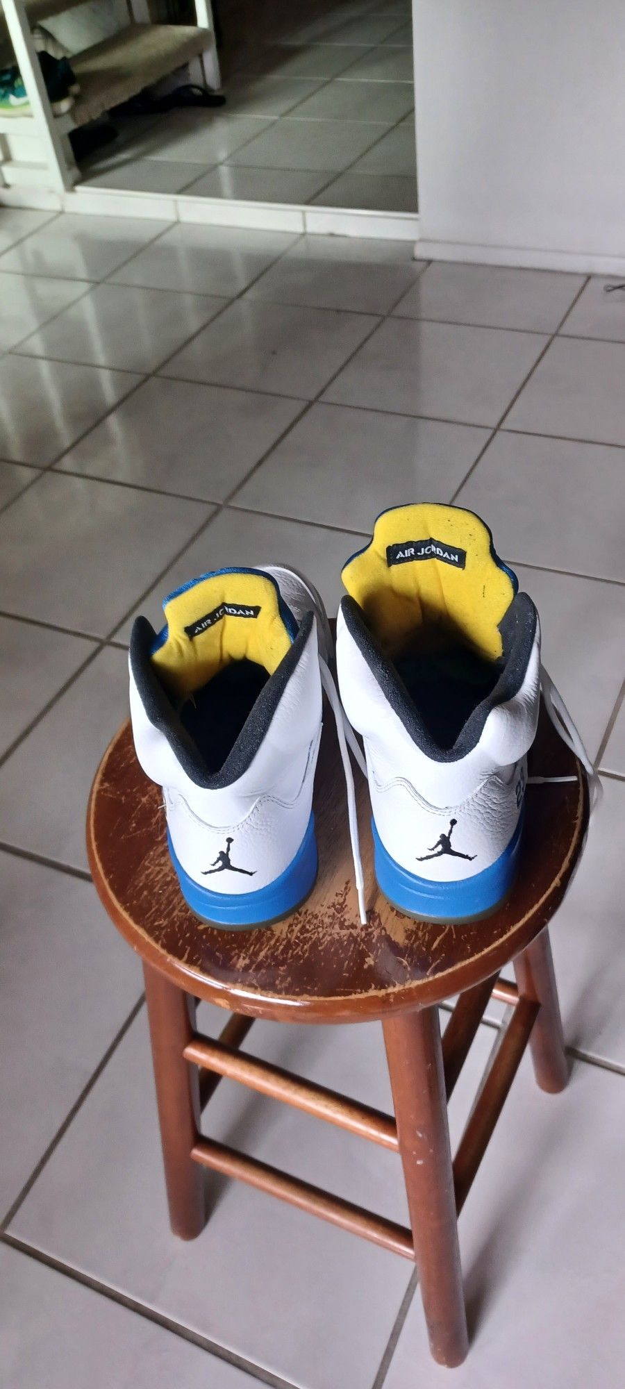 Nike Air Jordan 5 Retro Laney Size 9.5 136027 189 Nike Air Jordan 5 Retro Laney Size 9.5 136027 189