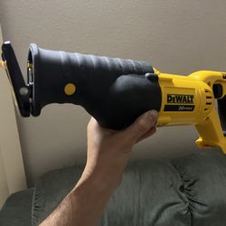 Dewalt Saw Zall and Flashlight 🔦 Battery 🔋 and Charger 🔌 combo kit Brand New