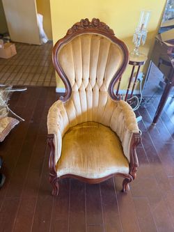 Decorative Tan/Brown Vintage couch and sofa