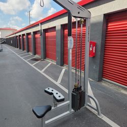 Lat PullDown ATLANTIS. $1000 . Price on firm. delivery for extra