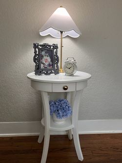 Accent table