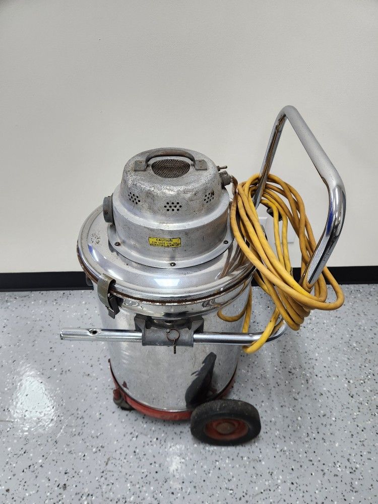 MILWAUKEE MODEL 7819 SHOP VACUUM
