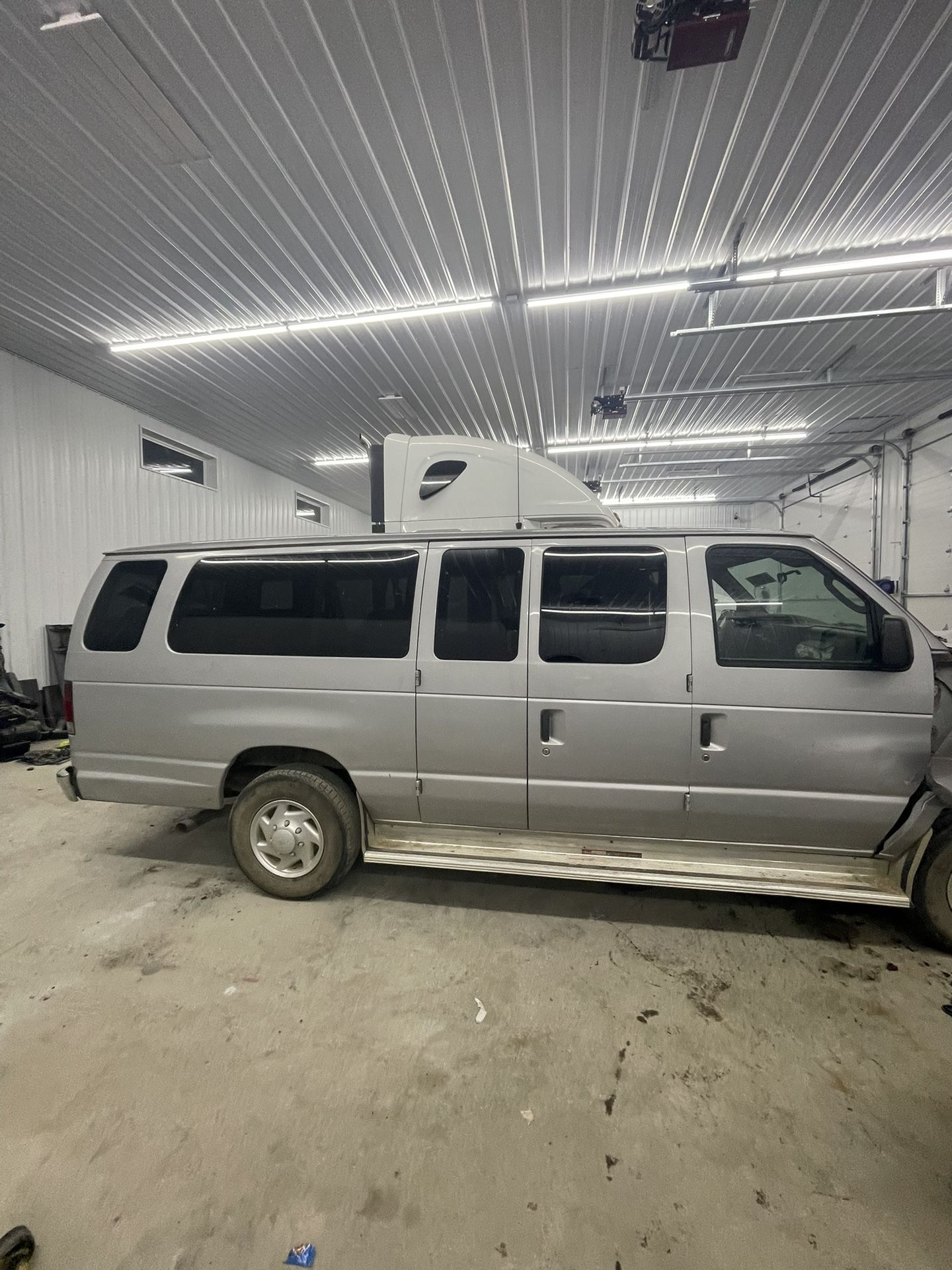 2012 Ford E350 For Parts 