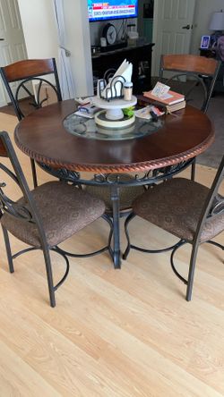 Dining Table Great Condition