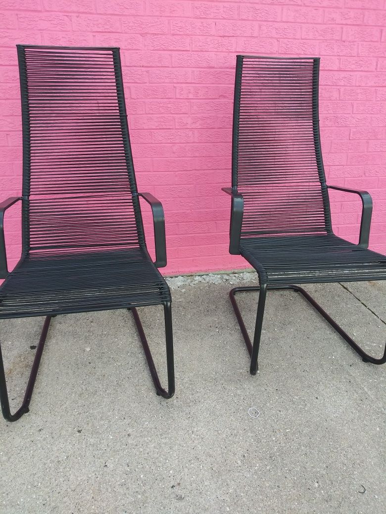 2 SILLAS BONITAS, COMODAS Y RELAJADORAS PARA LA SALA PARA EL CUARTO O PARA DONDE USTED QUIERA!!$160.00 POR LAS 2 O MEJOR OFERTA..OBO