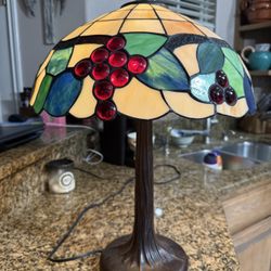 TIFFANY STYLE LAMP