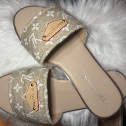 Quality Sandals   …..I Also Mail Ur Oder To Ur Address 