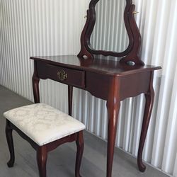 Vanity Desk with pivoting mirror & Stool. Vanity Desk is 36x18x30" tall