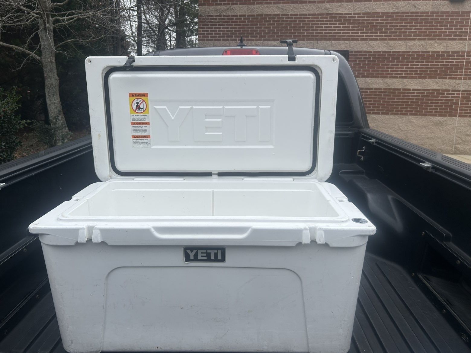 Tundra YETI 75 Hard Cooler