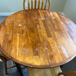Round Dining Table w/ 3 Chairs - FREE