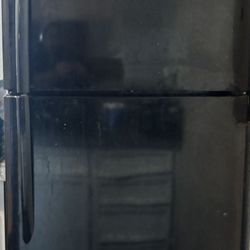 Frigidaire refrigerator 65 1/2 H 30W 28D