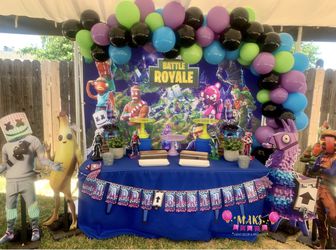 Fortnite Birthday Party Decorations Set up Balloons
