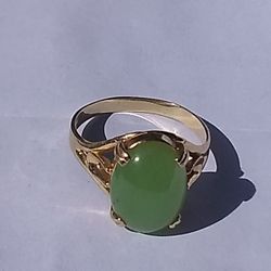 Apple Jade Ring . 22crt gold. Large size