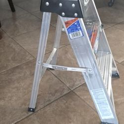WERNER STEP STOOL LADDER