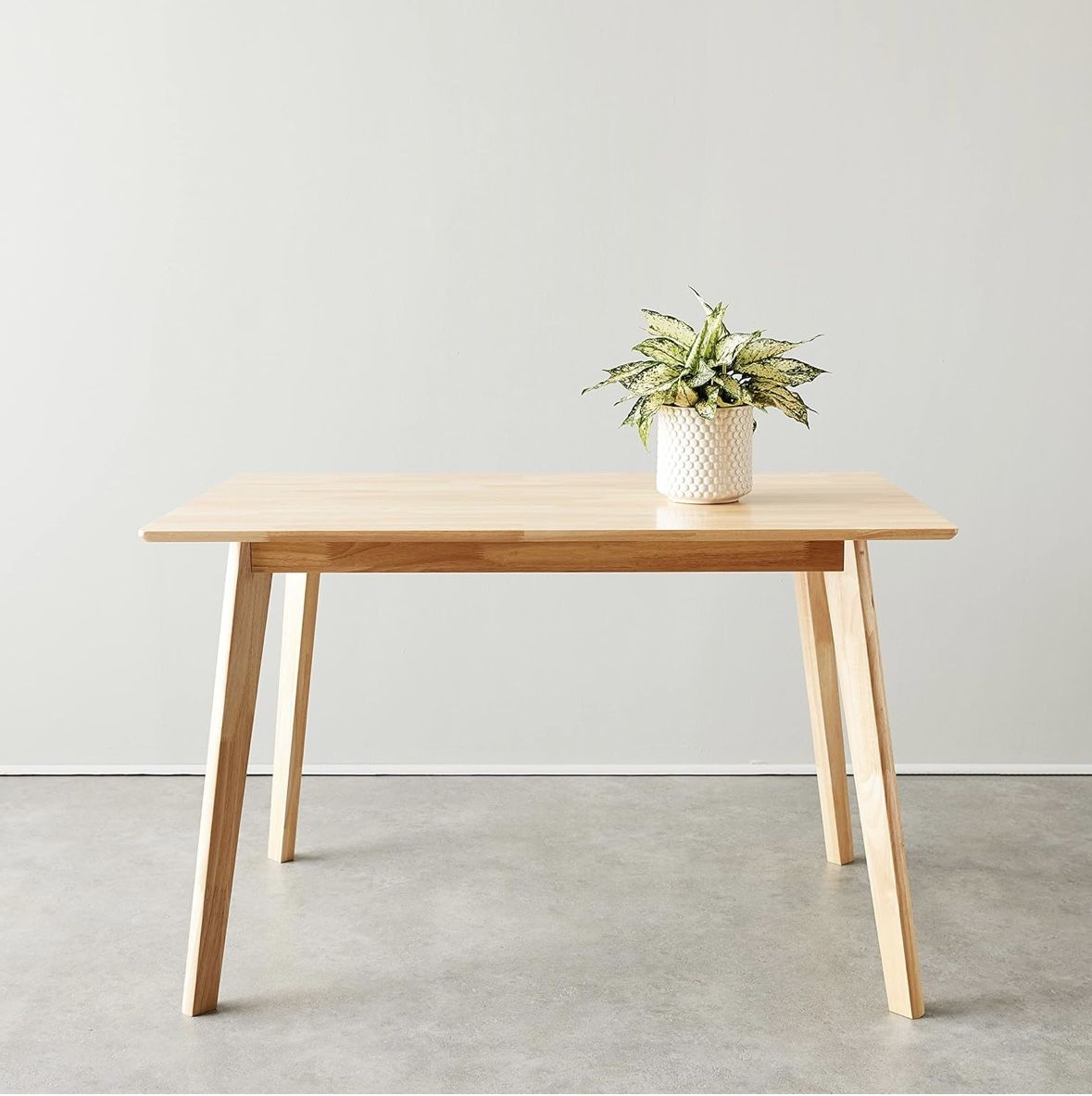 Amazon Basics FSC Certified Solid Wood Kitchen Rectangular Dining Table