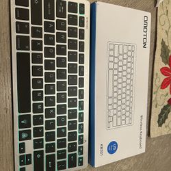 Wireless Bluetooth Keyboard - Lighted
