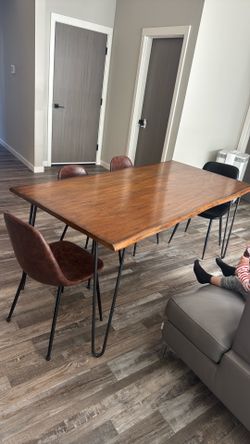 Dining table and 4 chairs