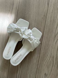 Sketoe White Satin Bow kitten heel