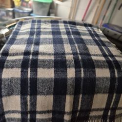 Wool blanket great condition 6 ft by 7 ft. Never used very clean