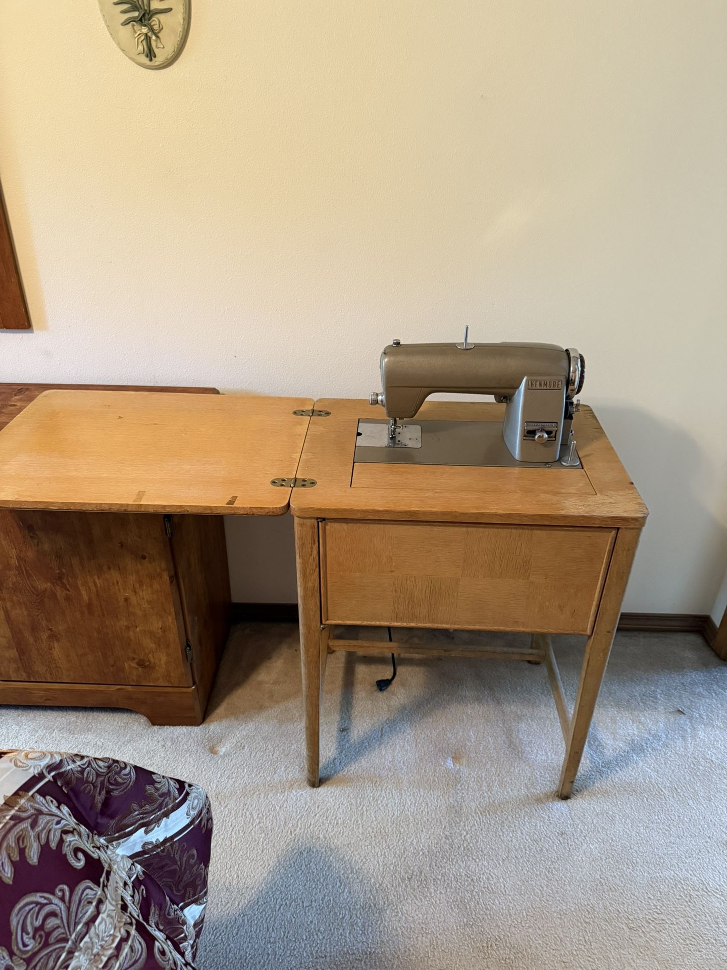 Sewing Machine/Table