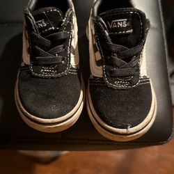 Black and white vans size 5