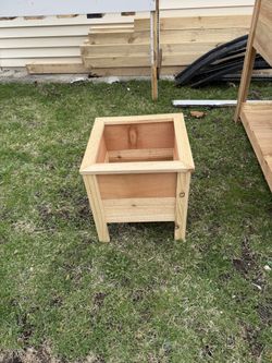 🌱 Cedar Planter Box 🌿 Spring Sale!
