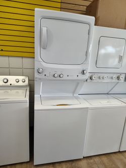 GE stackable electric 220v  washer dryer combo super capacity In Excellent Working Condition