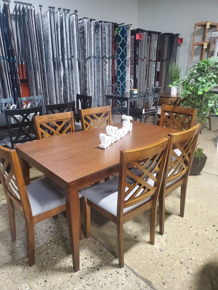 Beautiful Brown 7 Pc Dining Set With 6 Chairs