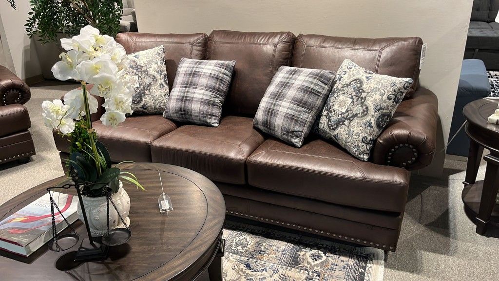 Franklin Exposed Feet With Espresso Faux Wood Sofa
Homelegance$10 Down Payment And Financing Available