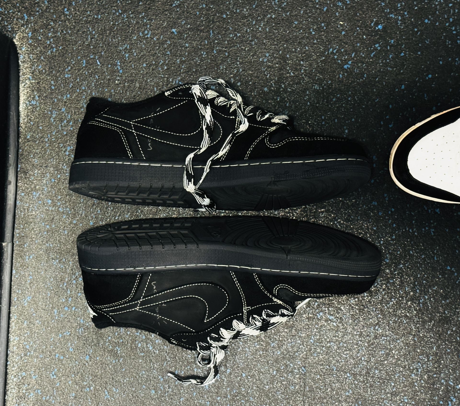 AIR JORDAN RETRO 1 LOW TRAVIS BLACK PHANTOM 2022 