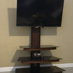 Roku Smart Tv & Tv Mount, Stand