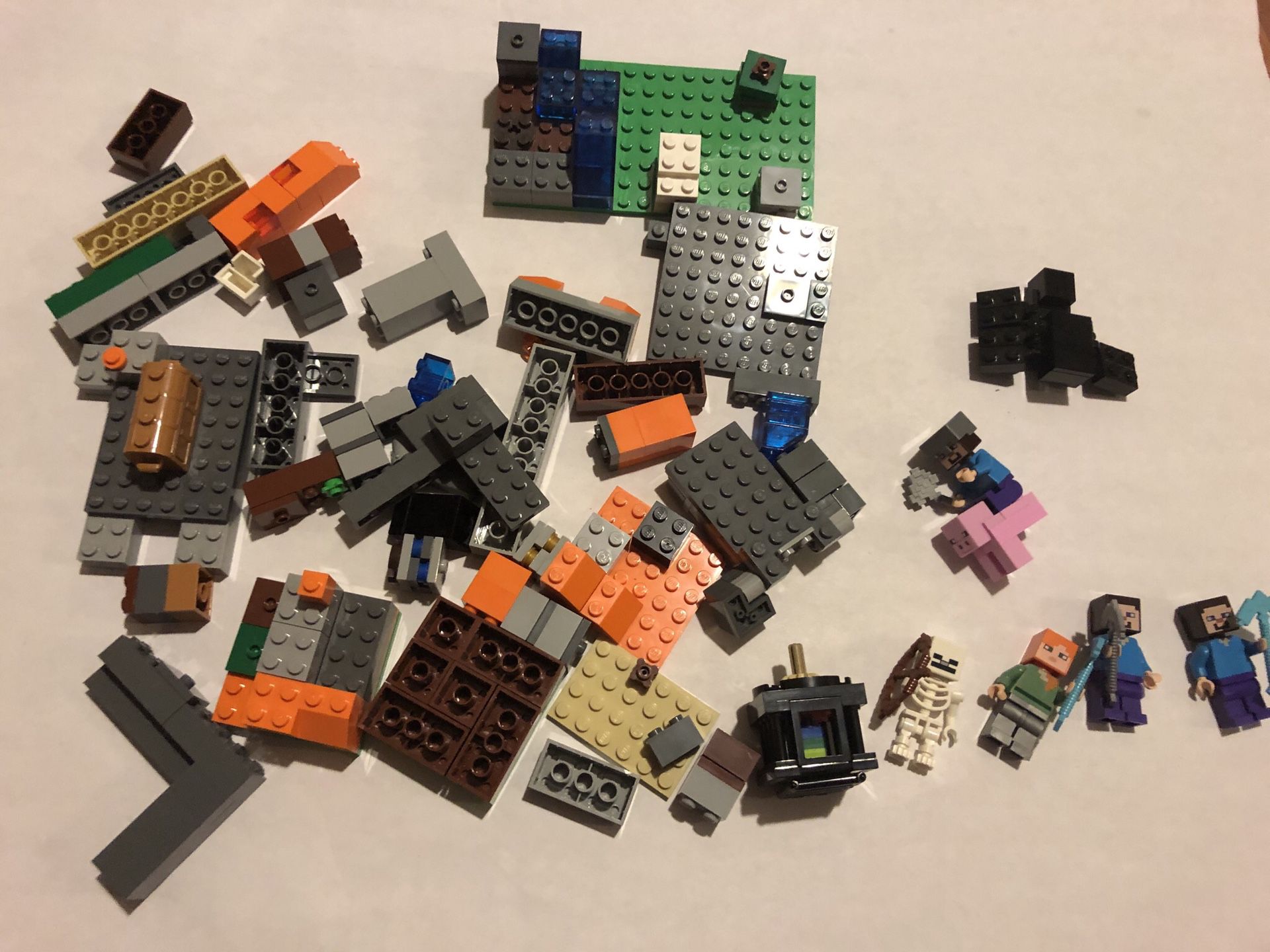 Minecraft LEGO blocks with mini Figures