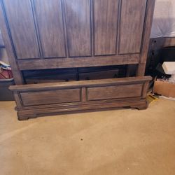 Queen SIZE Headboard, rails, and footboard.