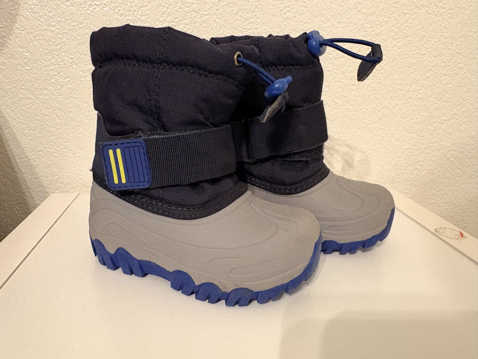 Boys Size 8C Snow Boots