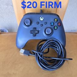 XBOX ONE WIRE CONTROLLER, GOOD  CONDITION, FIRM PRICE, READ DESCRIPTION