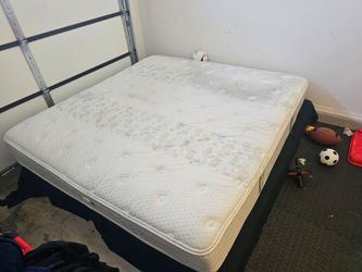 King Size Serta Matress ( Box spring and black sheet set included)