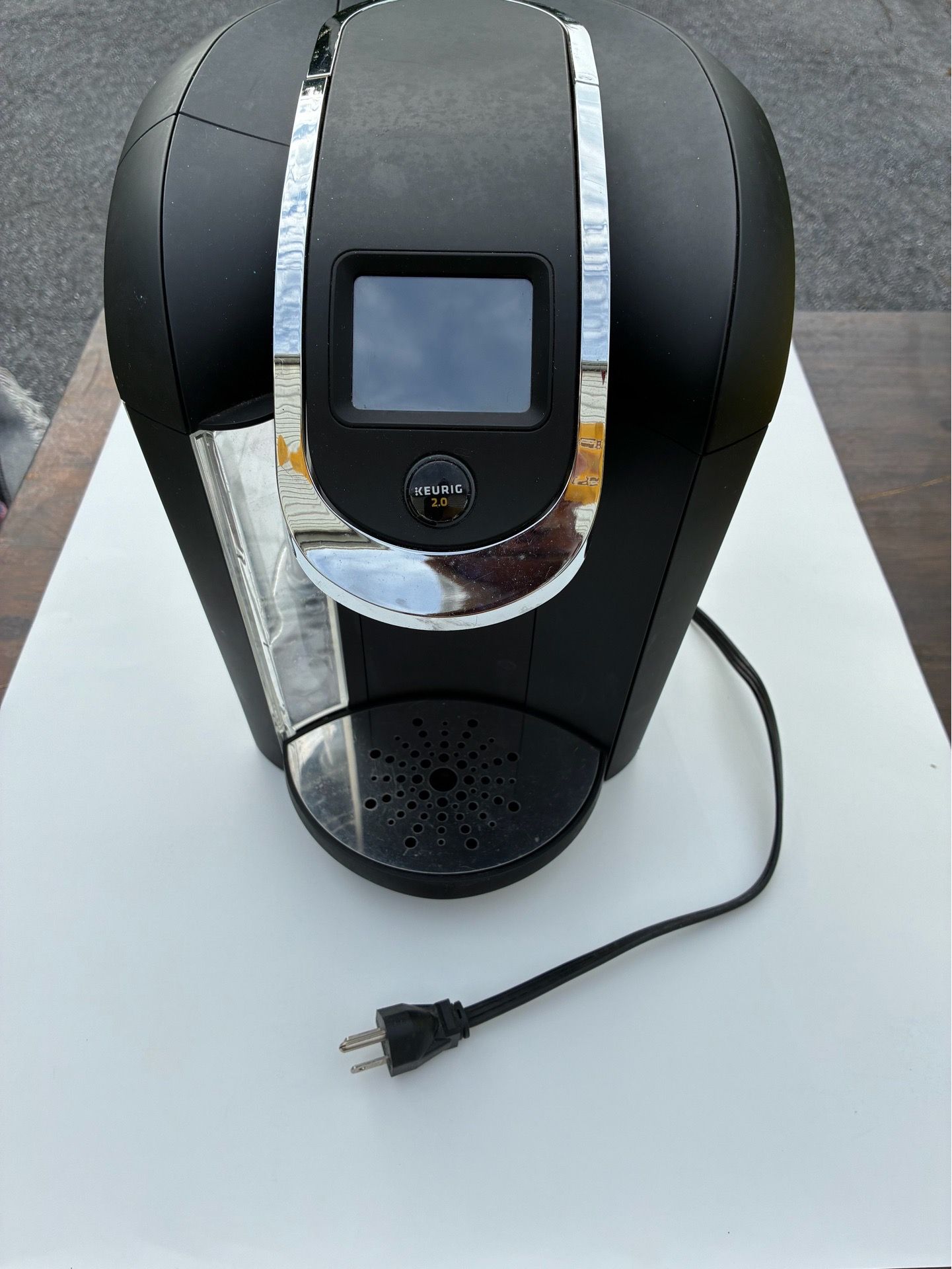 KEURIG COFFEE MAKER