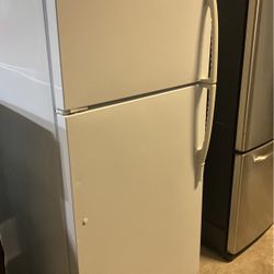Amana Refrigerator Too Freezer White 