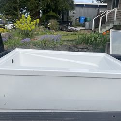 MAAX Left Drain Bath Tub 60x36x21