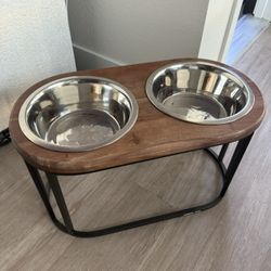 Dog Bowl Holder 