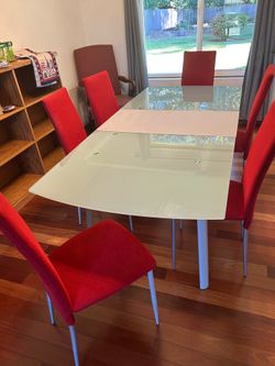 Dining room table & 6 chairs