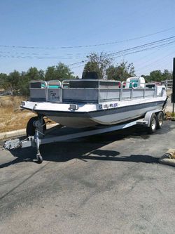 1990 Godfrey deck boat 22 ft for Sale in Perris, CA - OfferUp