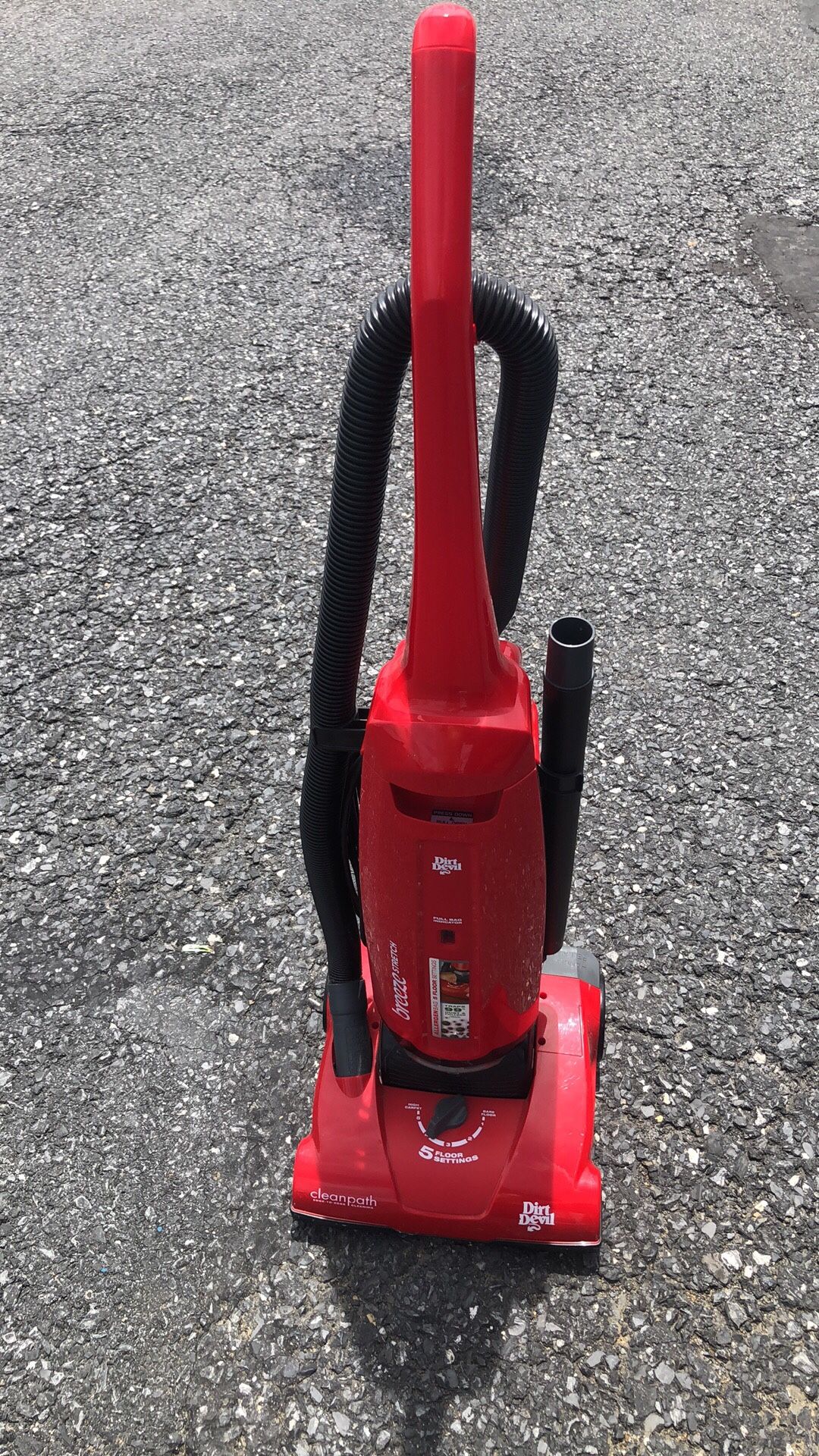 Dirt Devil vacuum works great like new