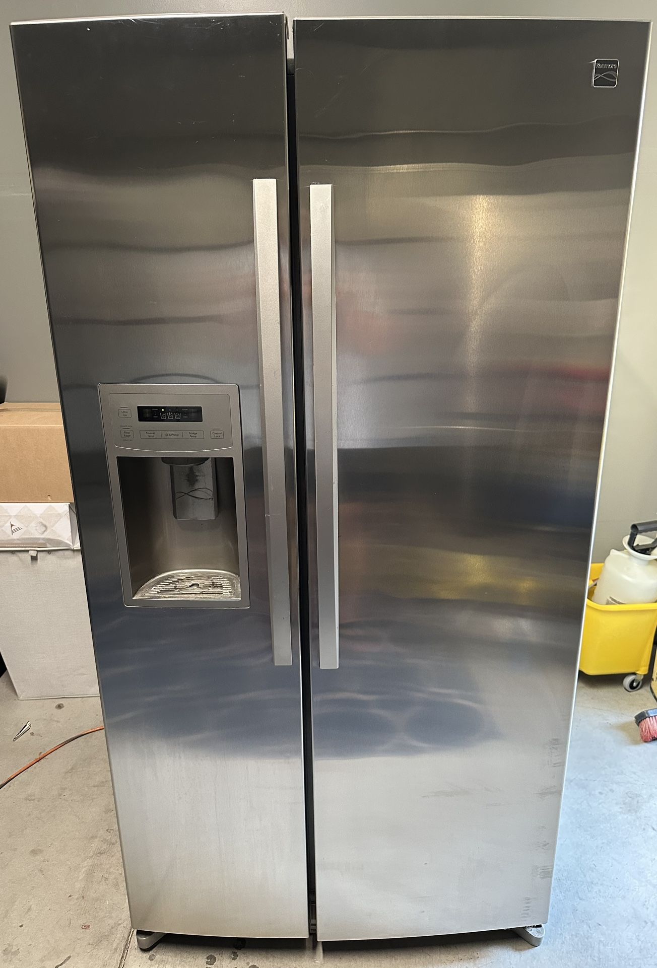 Refrigerator 