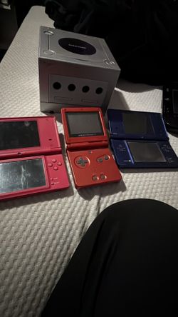 Nintendo DSs and Game Boy Advance (GameCube not selling)