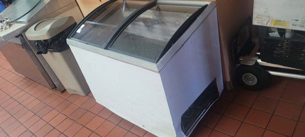 Carvel Glasstop Freezer