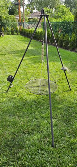 Campfire tripod grill, heavy duty with crank