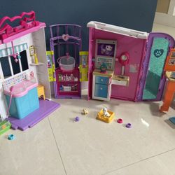Barbie Folding Pet Care Center Animal Vet Clinic Animals Foldaway Playset