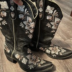 Ladies Boots. ‘Old Gringo Yippee Kay Yay’.  VERY EXPENSIVE Boots.  Please Google Them. Size 10 B