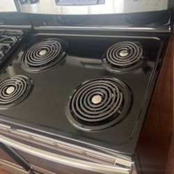 Ge Electric Stove Like New 